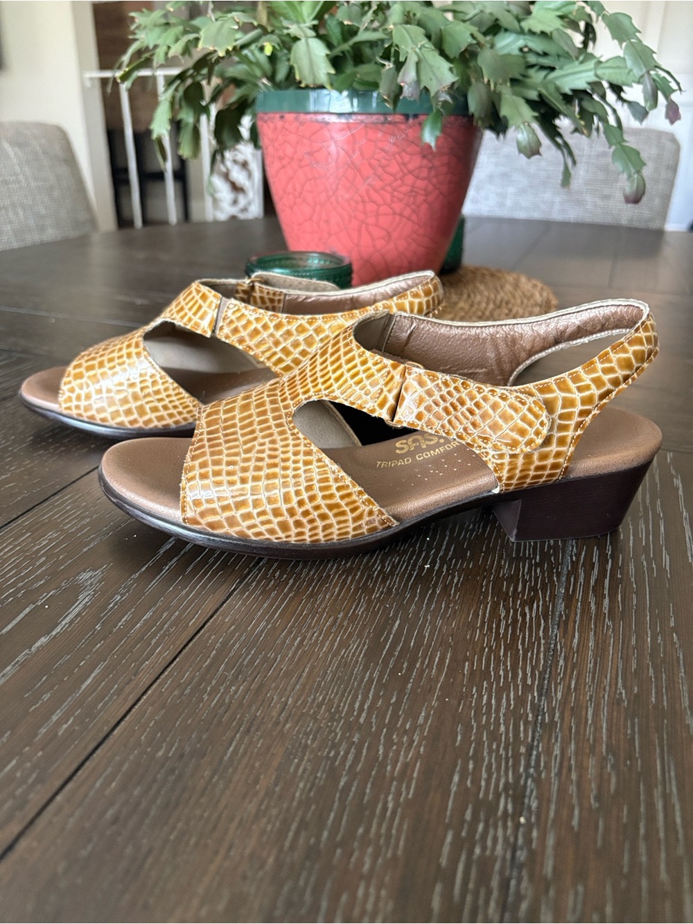 SAS Tripad Comfort Beige Croc-Embossed Sandal - Size 7